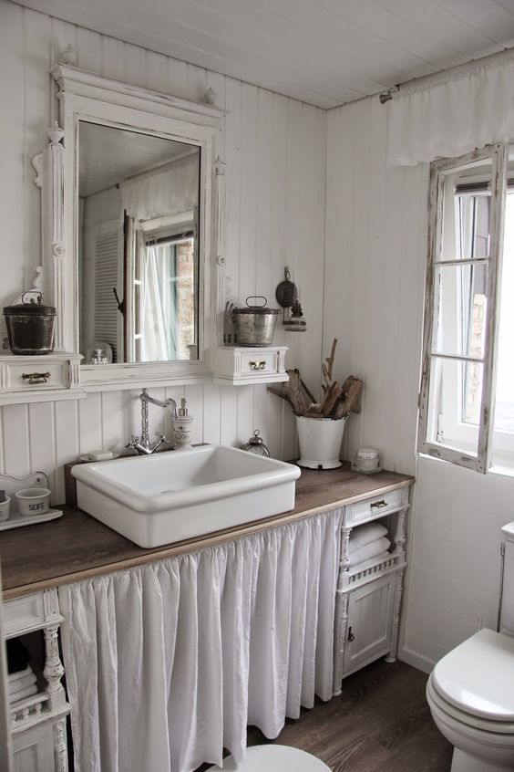 Farmhouse Bathrooms (22)