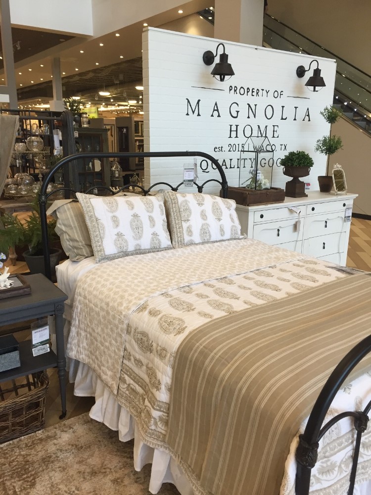 Magnolia colonnade metal deals bed