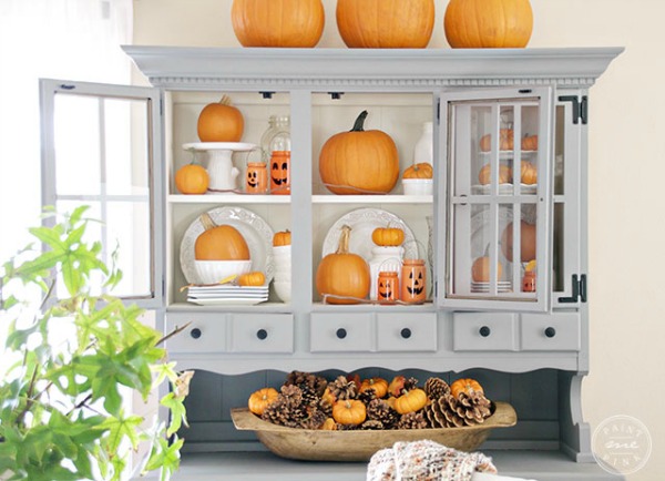 Display Pumpkins in Glass Cabinets, Decorating with Pumpkins 