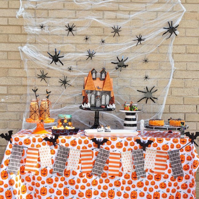 Creepy Crawly Halloween Party by Purple Octopus Parties, Halloween Tablescapes and Party Ideas 