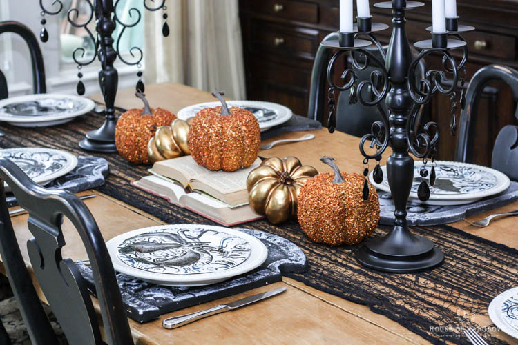 spooky-halloween-tablescape-5