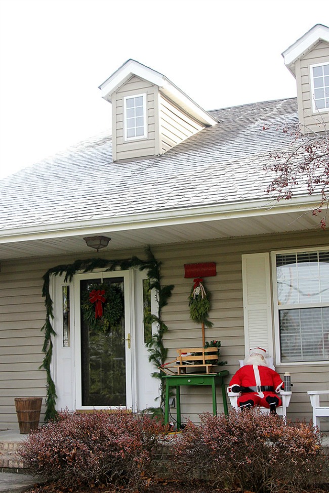 House of Hawthornes, Christmas Porches via House of Hargrove
