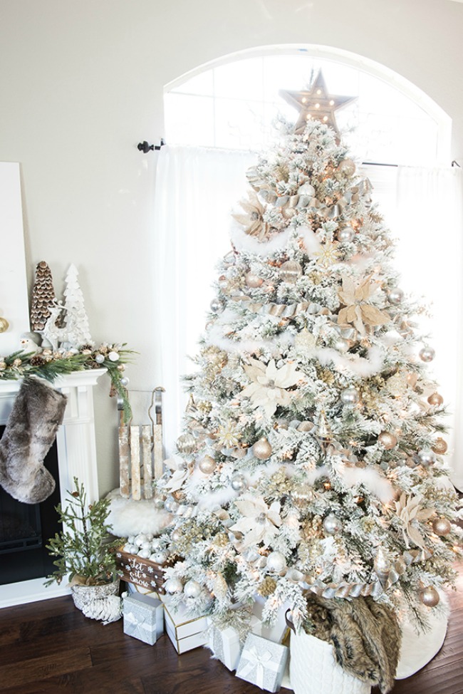 A Pumpkin and a Princess, Gorgeous Christmas Trees via House of Hargrove