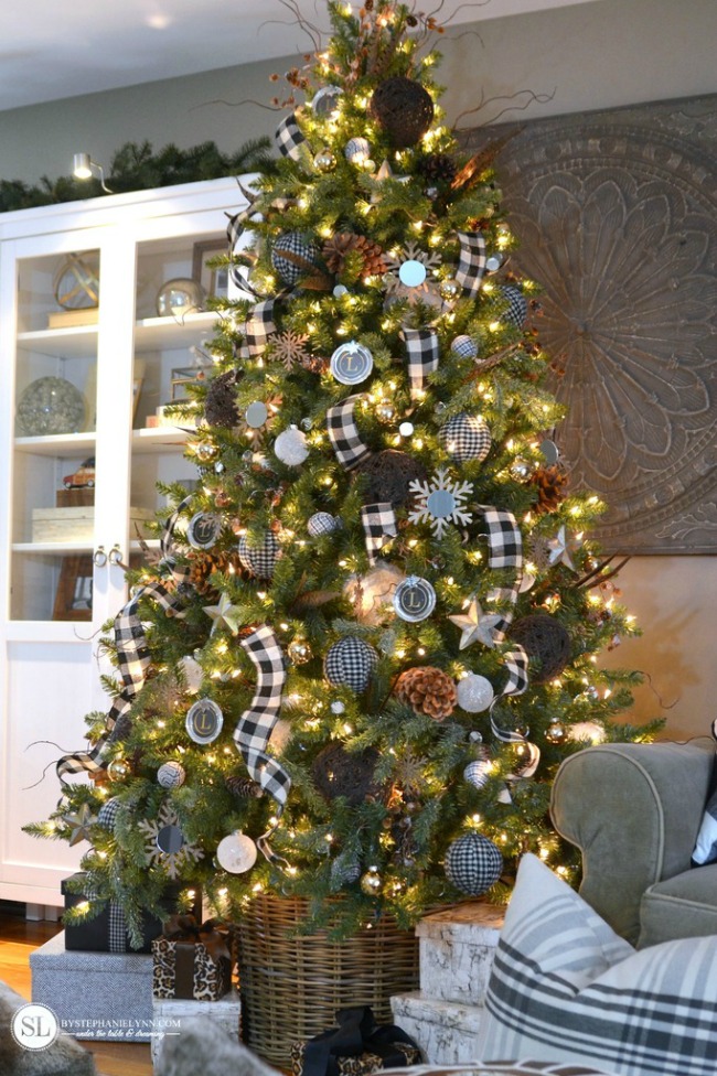 By Stephanie Lynn, Gorgeous Christmas Trees via House of Hargrove