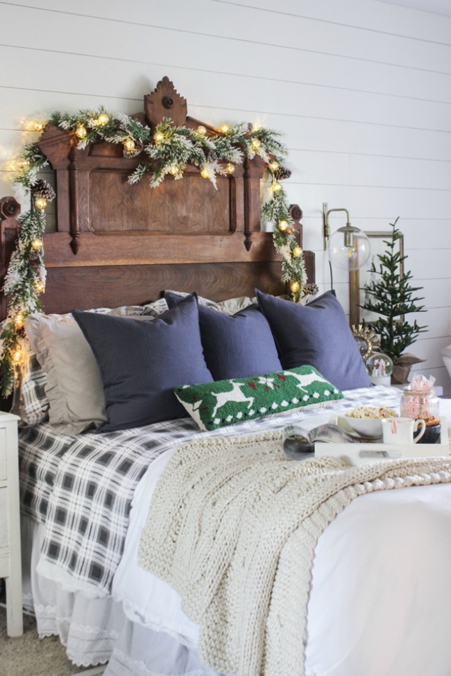 Christmas Bedroom, Christmas Inspiration via House of Hargrove