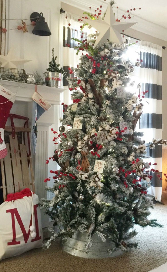 The Hamby Home, Gorgeous Christmas Trees via House of Hargrove