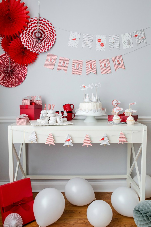 Merry & Bright Christmas Party, Christmas Tablescapes / Party Ideas via House of Hargrove