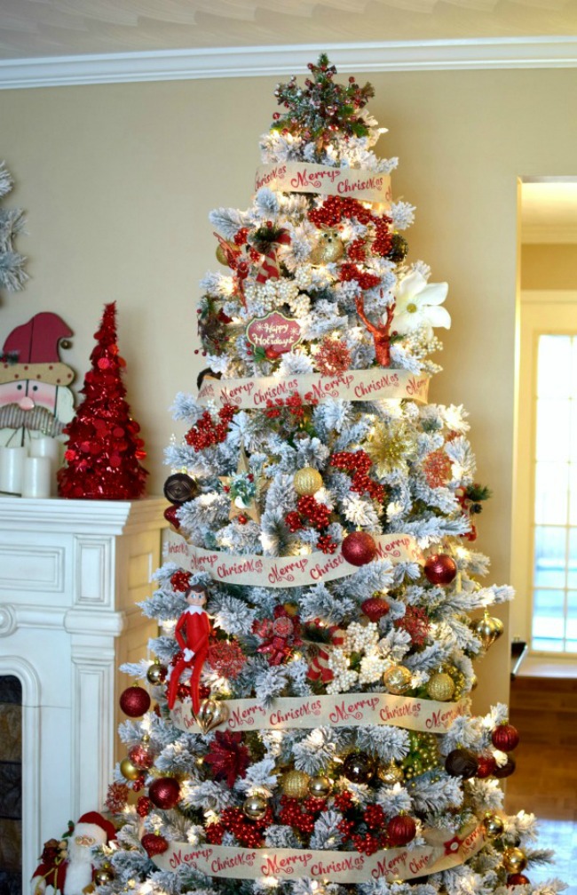 Pretty My Party, Gorgeous Christmas Trees via House of Hargrove