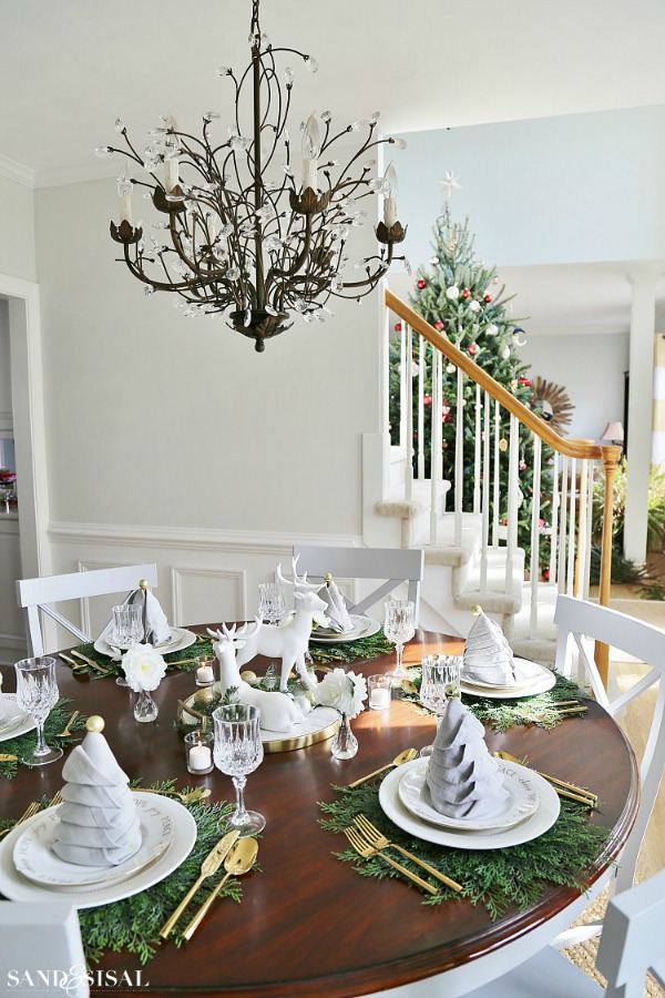 Sand and Sisal, Christmas Tablescapes / Party Ideas via House of Hargrove