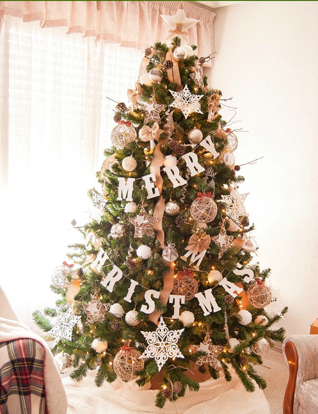 Titi Crafty, Gorgeous Christmas Trees via House of Hargrove