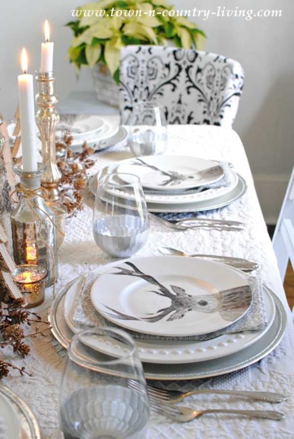 Town n Country, Christmas Tablescapes / Party Ideas via House of Hargrove