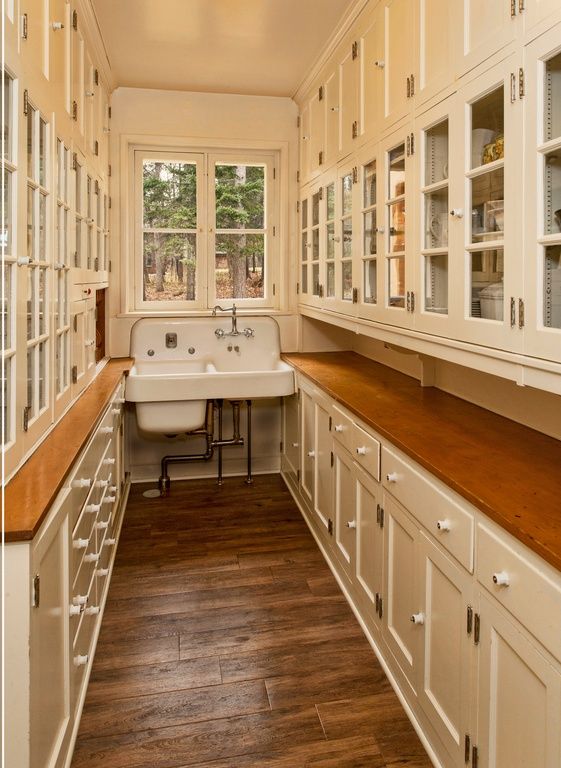 Check out these amazing pantries and butler's pantries for tons of inspiration and great ideas!