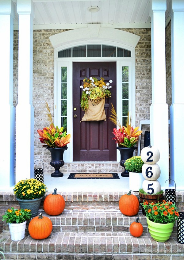 Get your front porch ready for fall with some amazing Fall Front Porch Inspiration!