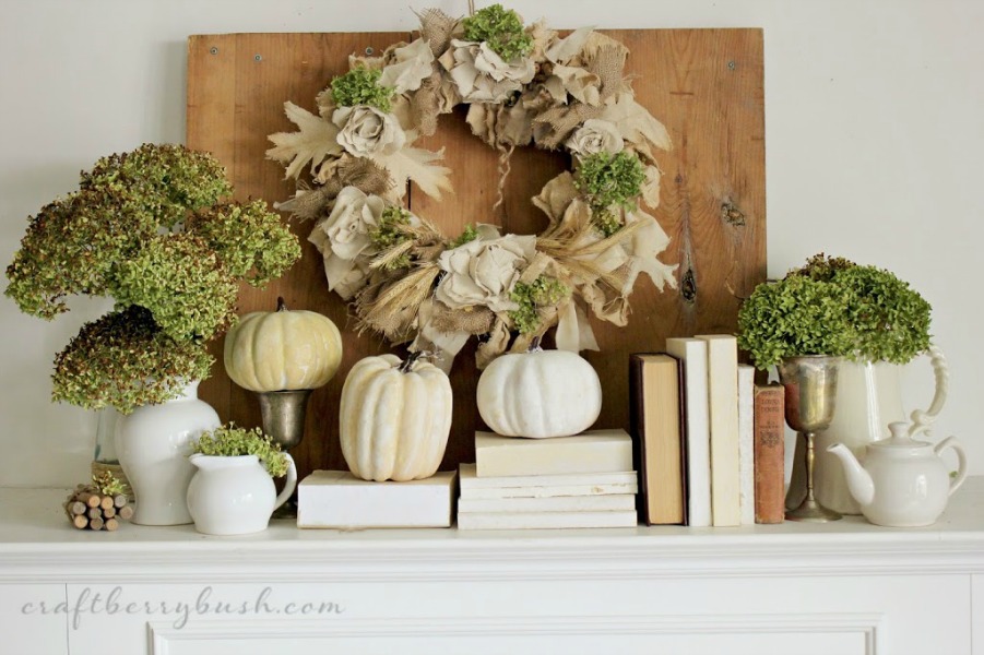 All of these Farmhouse Fall Mantels are beautiful!