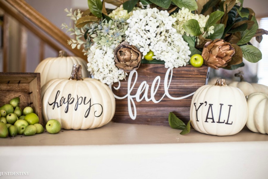 Fall in love with some of these Neutral Fall Decor Inspiration!