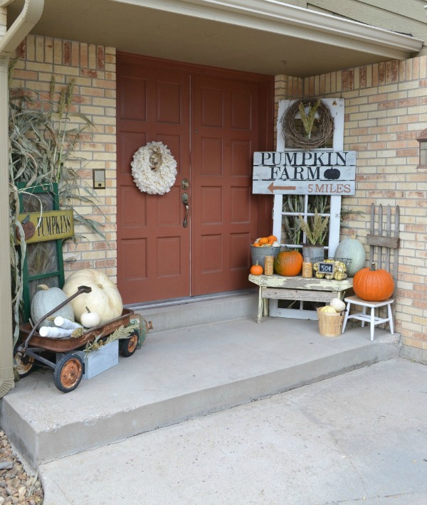 Get your front porch ready for fall with some amazing Fall Front Porch Inspiration!