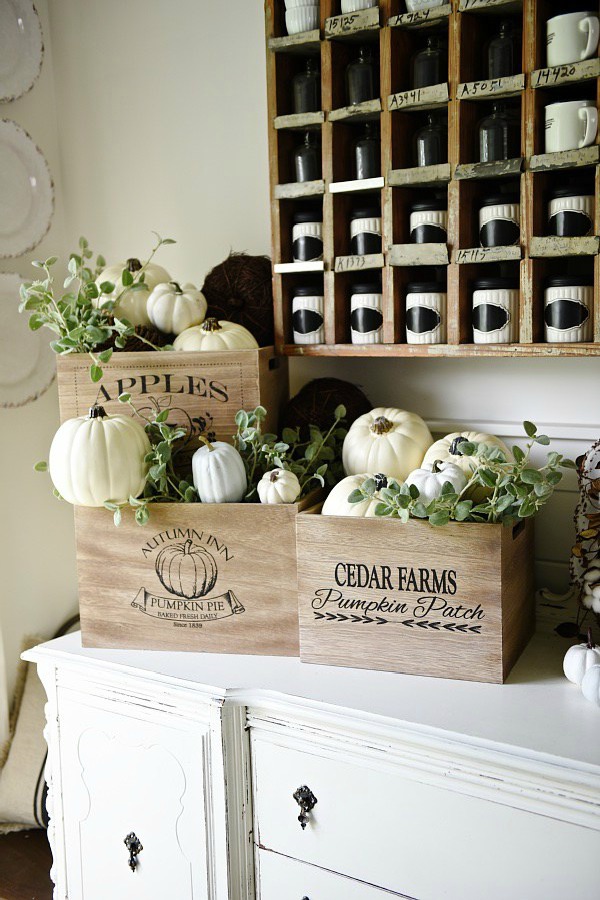 Fall in love with some of these Neutral Fall Decor Inspiration!