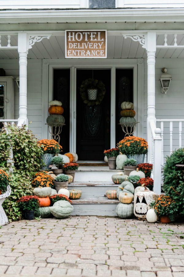 Get your front porch ready for fall with some amazing Fall Front Porch Inspiration!