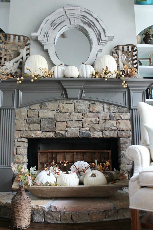 All of these Farmhouse Fall Mantels are beautiful!