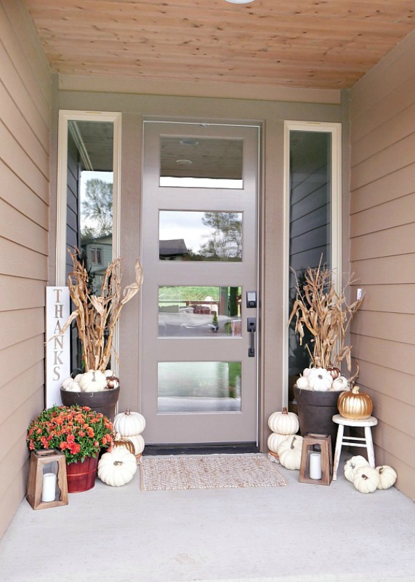 Get your front porch ready for fall with some amazing Fall Front Porch Inspiration!