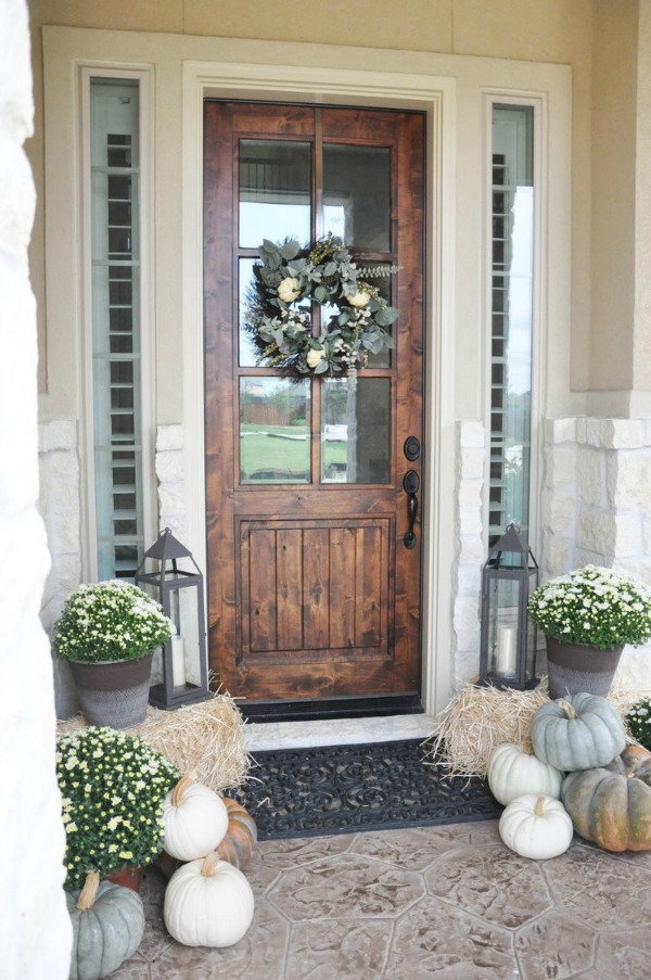 Get your front porch ready for fall with some amazing Fall Front Porch Inspiration!