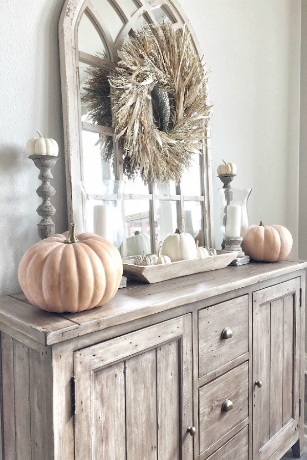 Fall in love with some of these Neutral Fall Decor Inspiration!