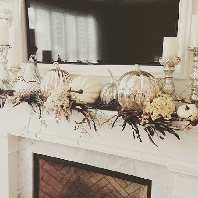 All of these Farmhouse Fall Mantels are beautiful!