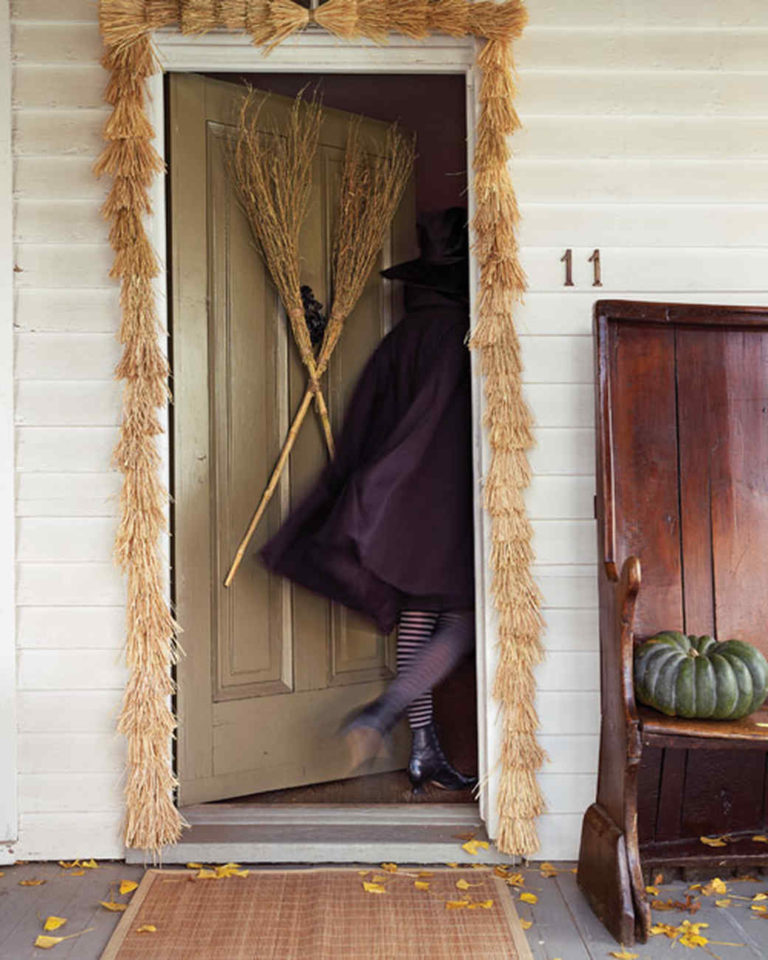 Halloween Front Porch Inspiration: Tons of amazing ideas