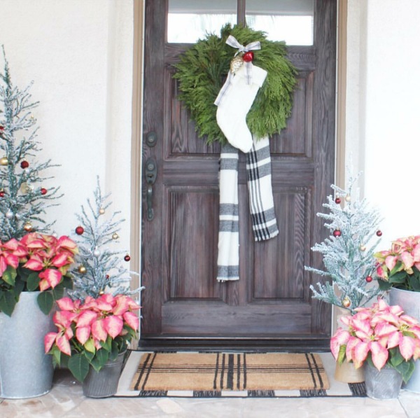 There is no shortage of amazing Christmas Front Porches right here!