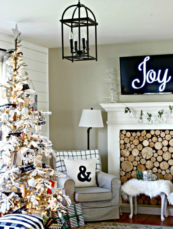 Check out our blog post for some ideas of fabulous Farmhouse Christmas Decor!