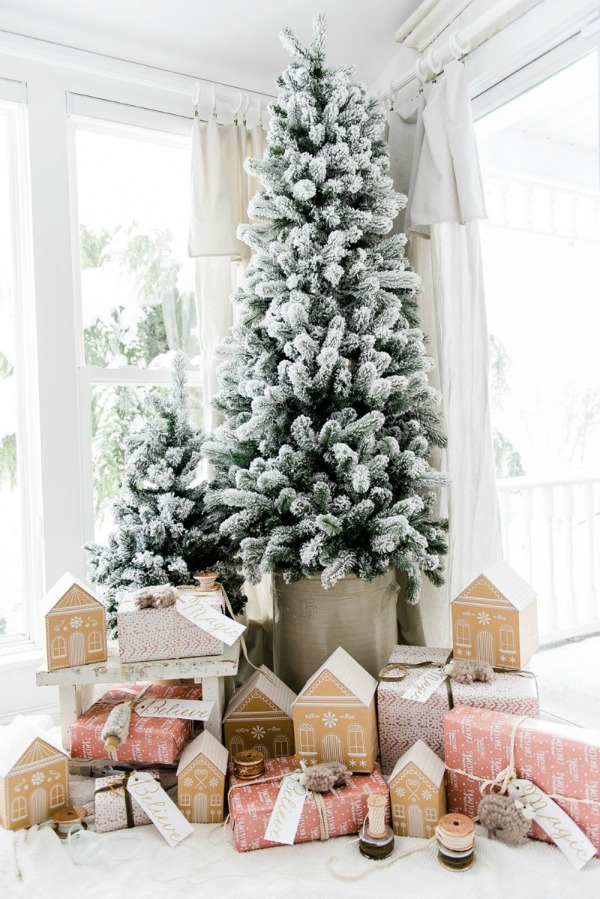 Check out all the ideas for fabulous Farmhouse Christmas Decor!