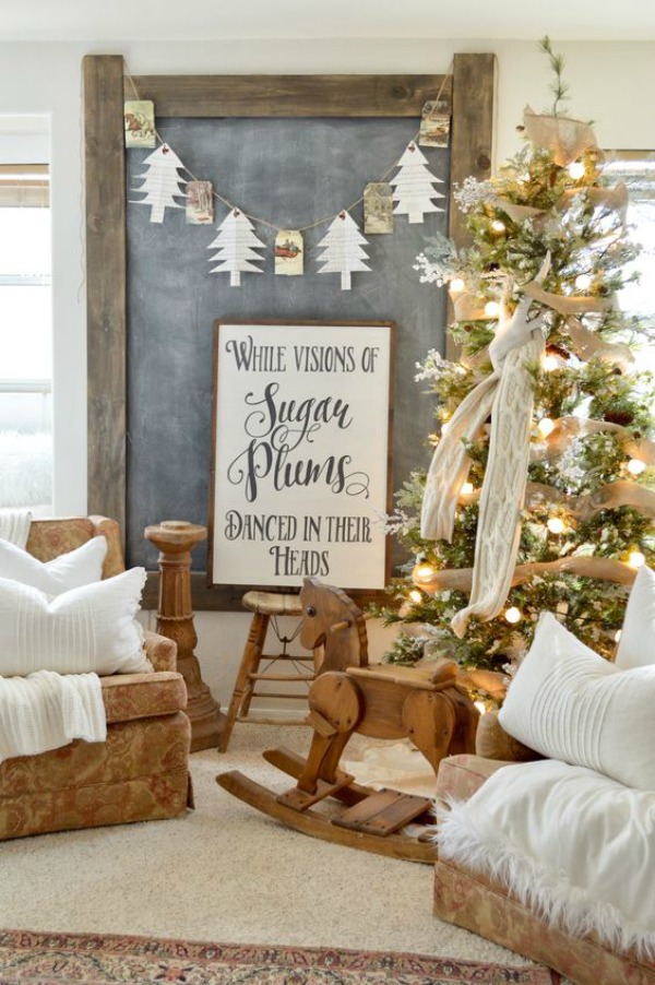 Check out these ideas for fabulous Farmhouse Christmas Decor.