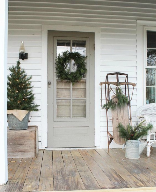 Check out these ideas for fabulous Farmhouse Christmas Decor!