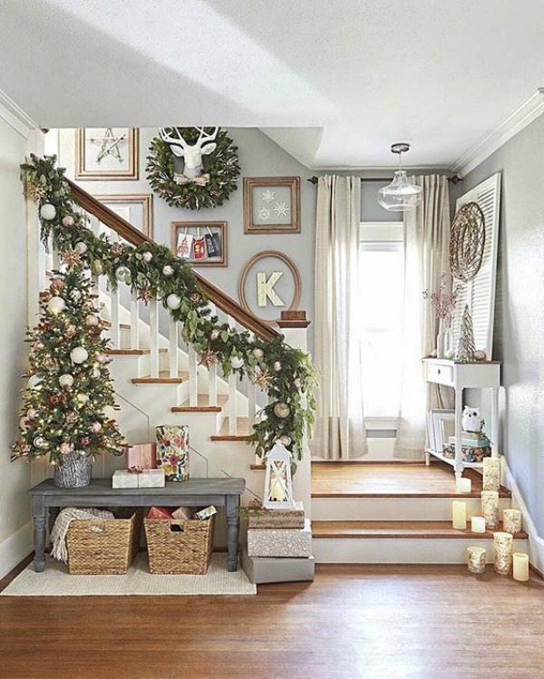 Check out these ideas for fabulous Farmhouse Christmas Decor!