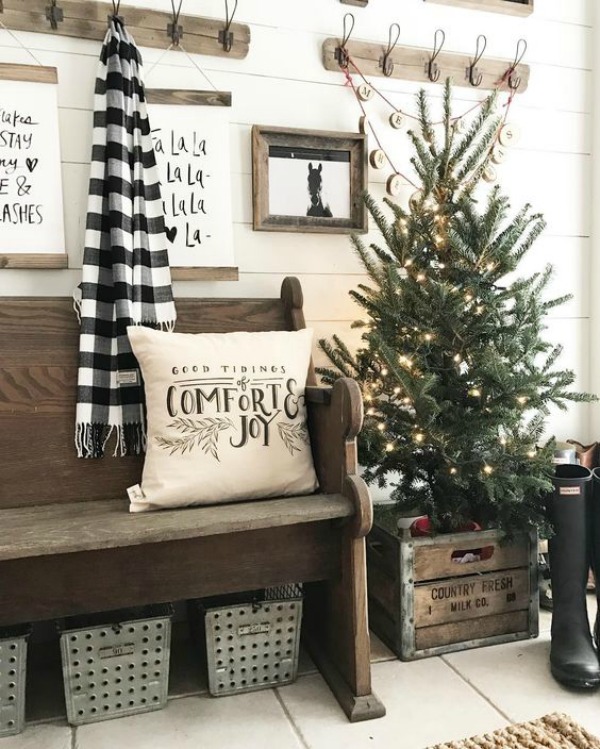 Check out all the ideas for fabulous Farmhouse Christmas Decor!